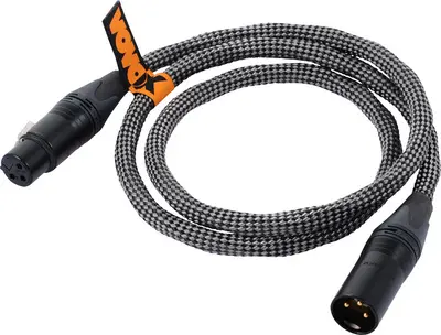 251683 Particularmente em sistemas de sonorização, ou em sistemas complexos de gravação e radiodifusão, as conexões balanceadas são preferenciais porque elas são bem menos suscetíveis a captação de interferência. Os equipamentos profissionais que operam em +4 dBu usualmente (mas nem sempre) possuem entradas e saídas balanceadas. Conexões não-balanceadas podem operar muito bem em sistemas de áudio de pequeno porte, ou em sistemas fixos (permanentes), onde os problemas de loops de terra podem ser eliminados de uma vez, e esquecidos. Em sistemas de sonorização portáteis, é melhor evitar conexões não-balanceadas.