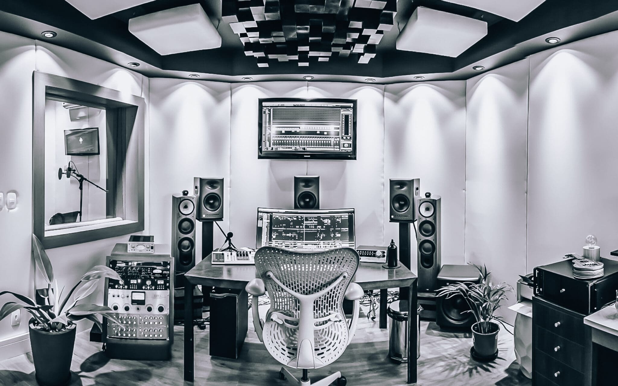 Estudio C 7 svg+xml;charset=utf Studio,Videocast,Music,Recording,Filming,Audiovisual,Podcast Our music recording studio offers flexibility for every type of project. Record in a welcoming and professional environment, equipped with a large selection of top-of-the-line microphones to ensure that your recordings reach the level of quality you desire.