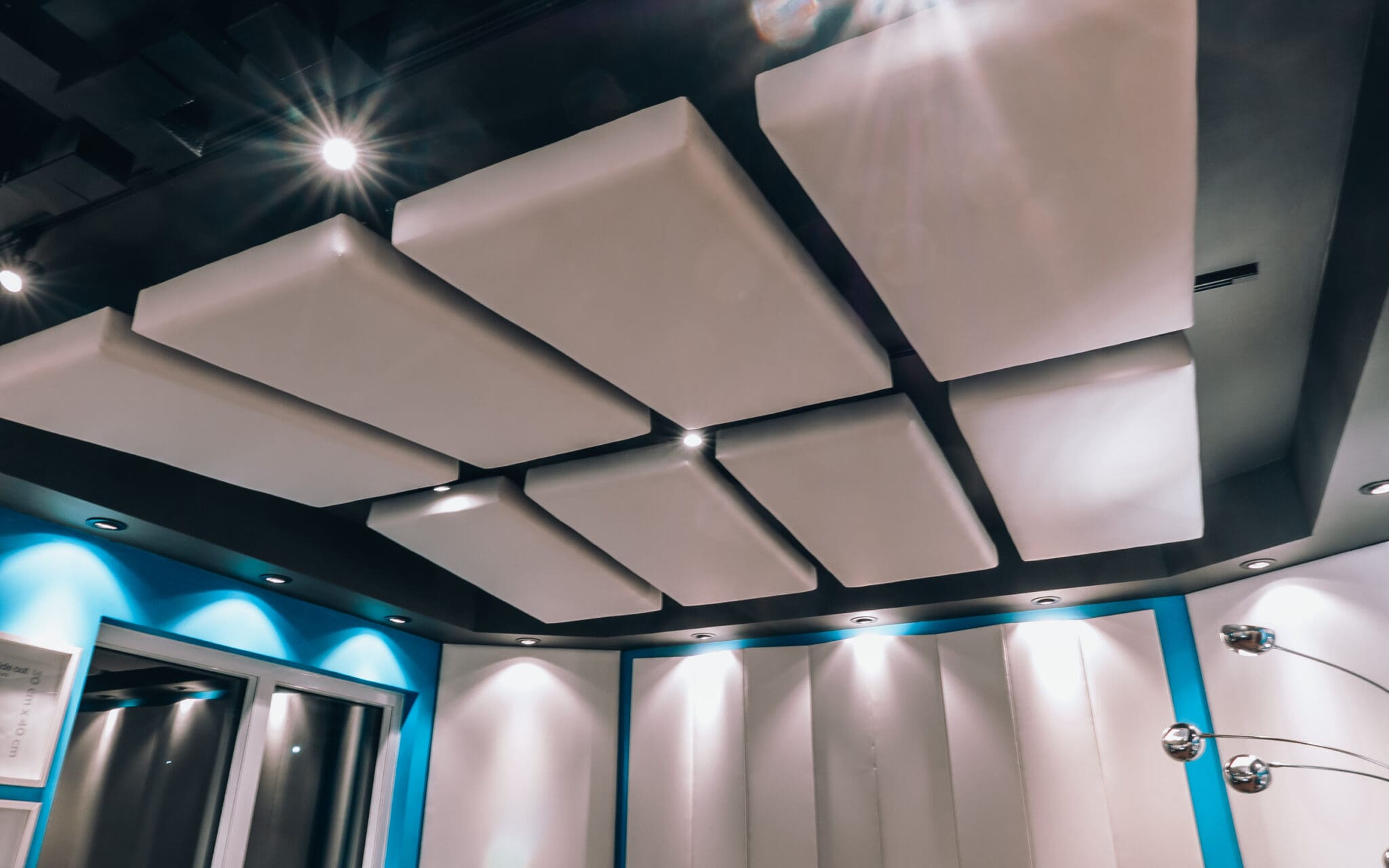 L1010494 svg+xml;charset=utf Studio,Videocast,Music,Recording,Filming,Audiovisual,Podcast Our music recording studio offers flexibility for every type of project. Record in a welcoming and professional environment, equipped with a large selection of top-of-the-line microphones to ensure that your recordings reach the level of quality you desire.